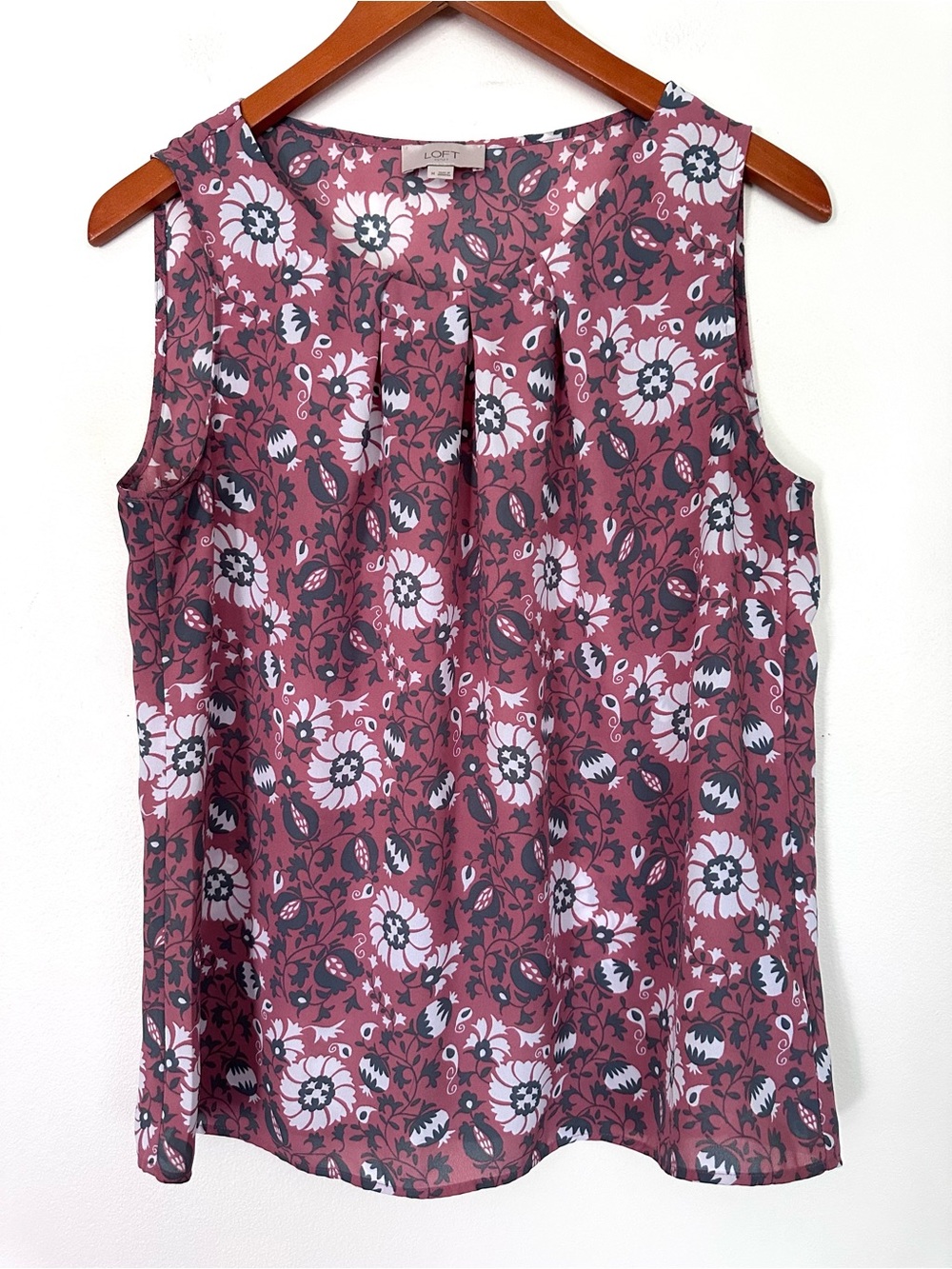 LOFT Rose Floral Pleated Lightweight Sleeveless Top Size Medium
